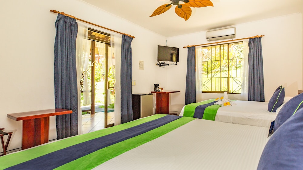 Hotel Villas Rio Mar 24/75