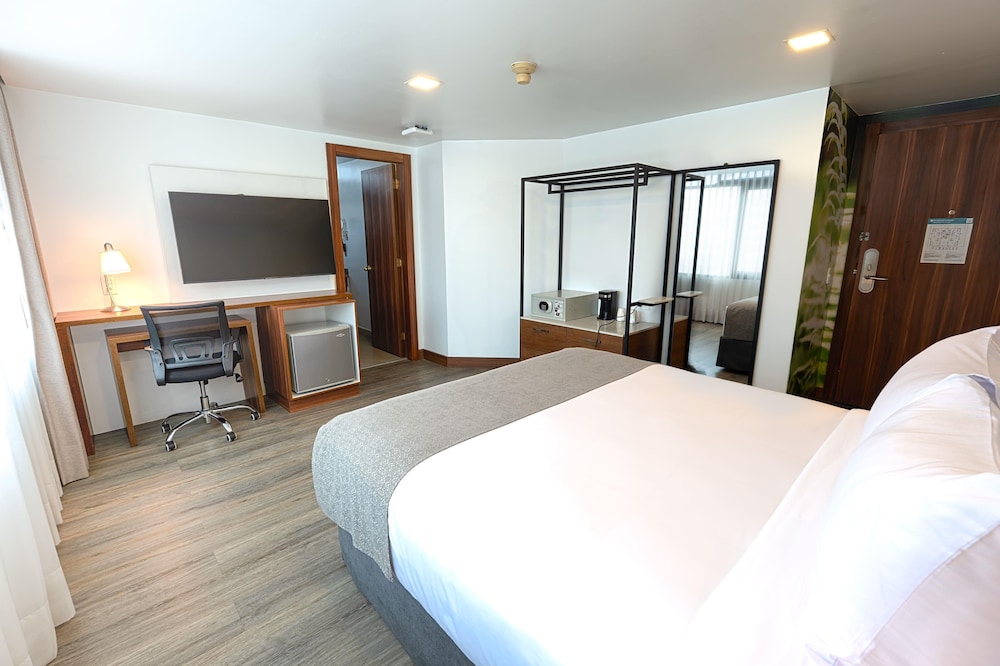 Room, Queen Bed, Garden Floor