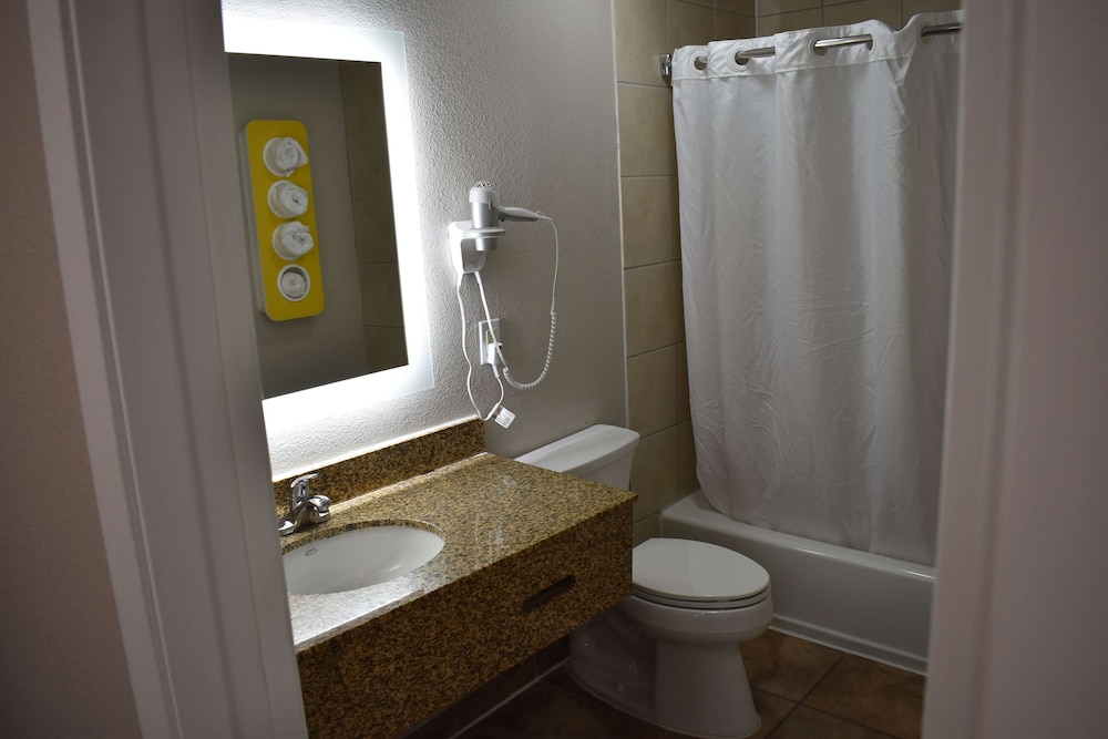Days Inn by Wyndham San Antonio Alamo/Riverwalk 21/29