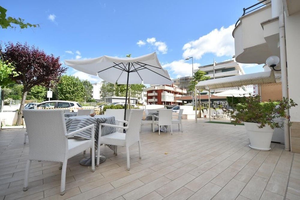 Hotel Marina 51/58