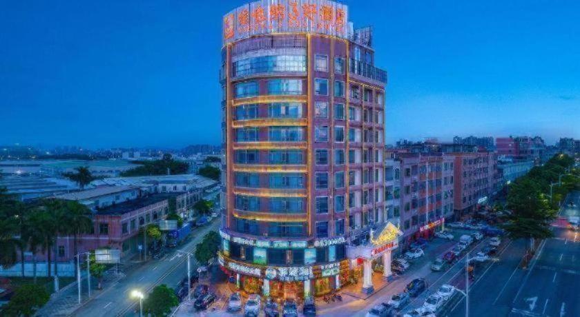 Vienna 3 Best Hotel (Dongguan Liaobu Shida Road) 10/55
