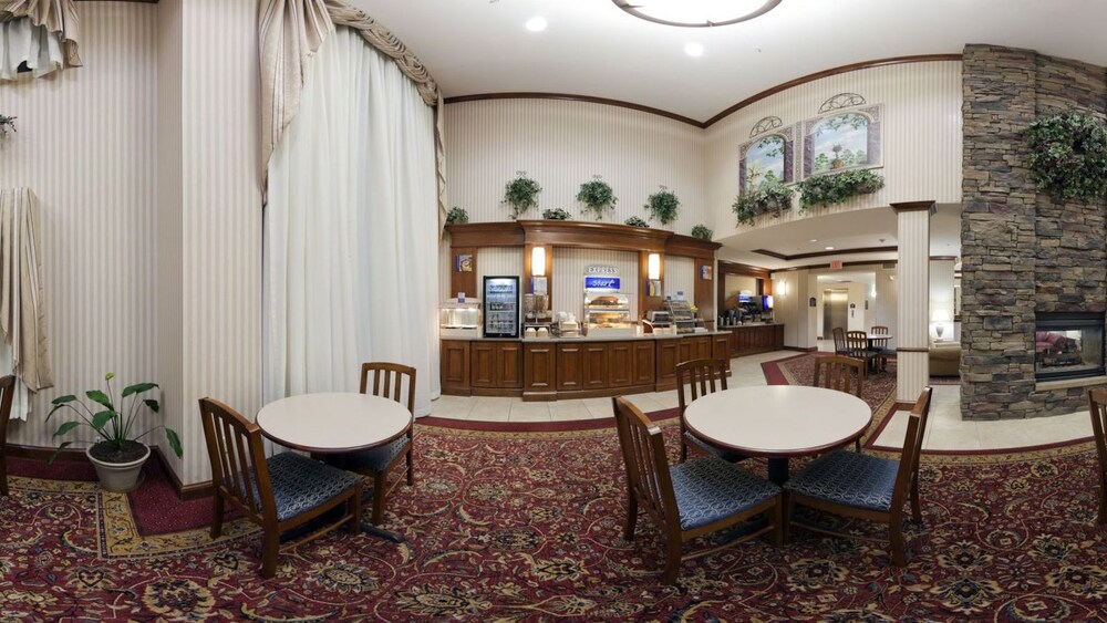 Holiday Inn Express Hotel And Suites Marion 8/68