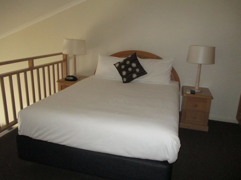 Mercure Cairns 25/64