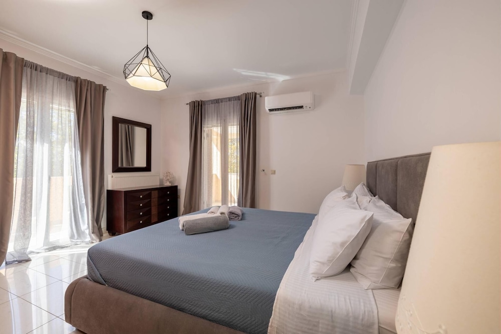 Leone Luxury Villas 2/50