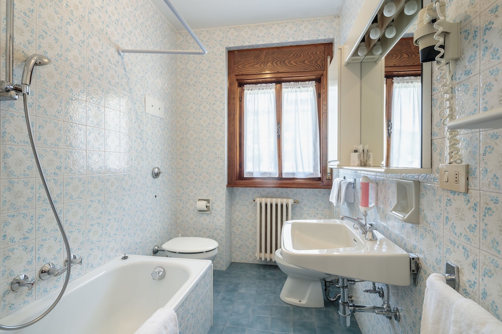 Al Larin Hotel 39/40