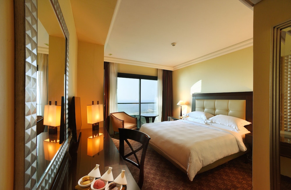 Apartment, King Bed, Partial Sea View, Balcony
