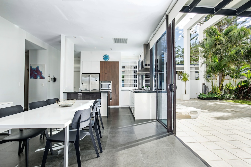 Ultra Broadbeach 59/72
