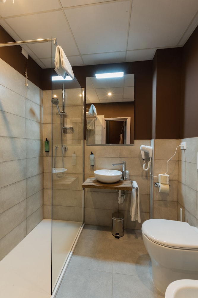 غرفة ثلاثية بسرير مزدوج وسرير فردي، Hotel Unicorno 4/6
