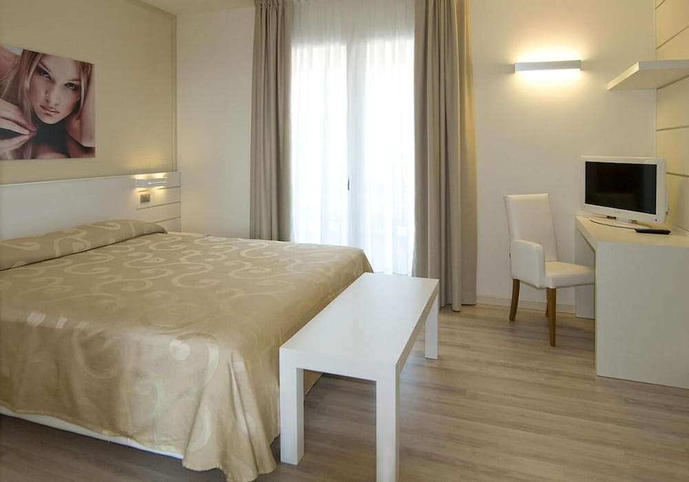 Vienna Hotel 12/56