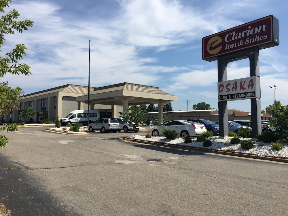 Clarion Inn and Suites Grand Rapids Airport 57/63