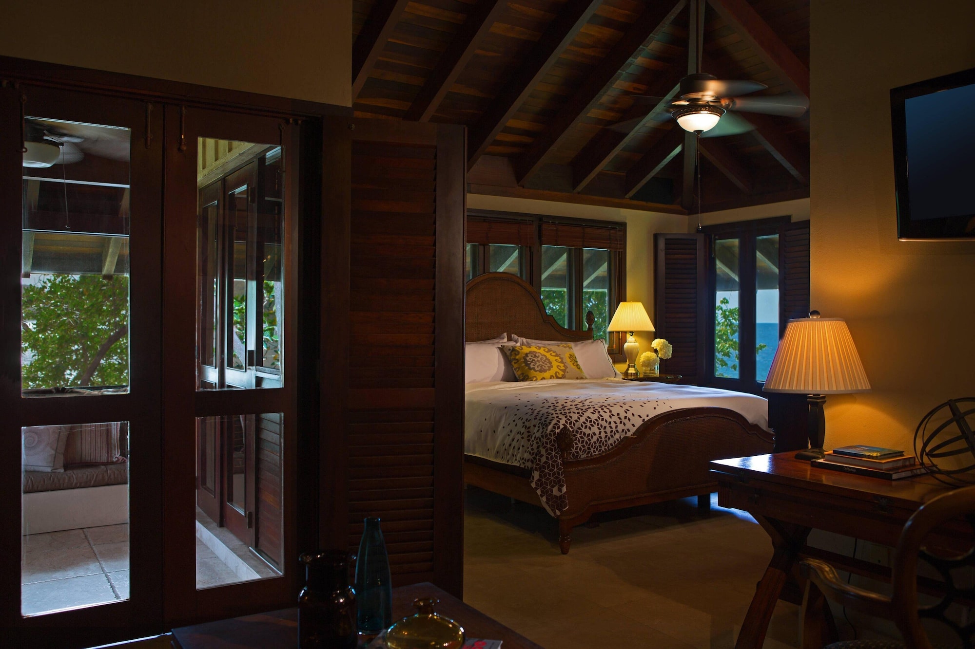 Junior Suite, King Bed, Ocean Front, Sofa