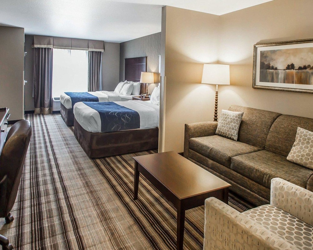 Comfort Suites Hudson I-94 Hudson WI 11/40