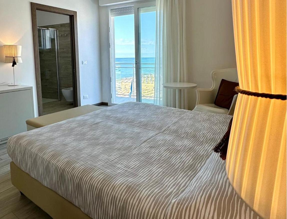 Deluxe, Double or Twin Bed, Lateral Side Sea View, Terrace