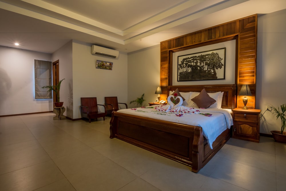 Indra Porak Residence 17/74