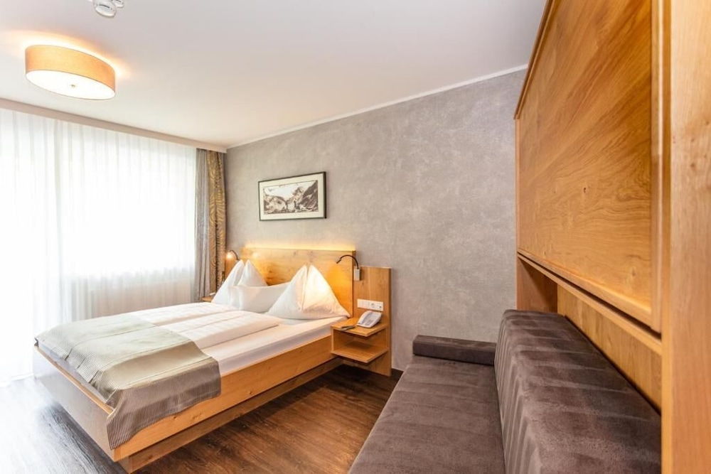 HOTEL ALMRAUSCH 26/69