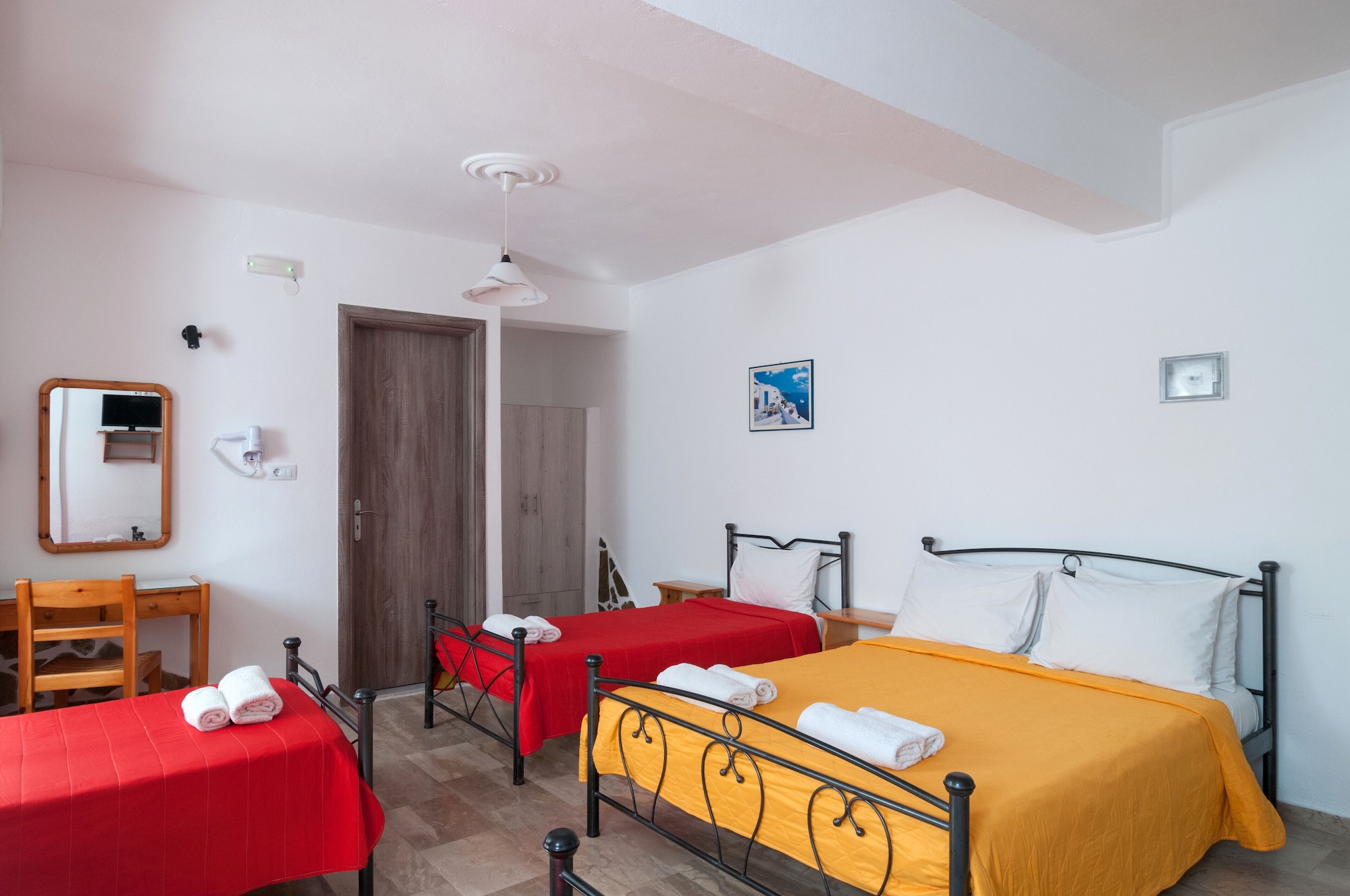 ROOM, 6 PEOPLE