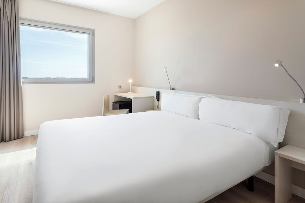 غرفة سوبيريور بسرير كينج، B&B HOTEL Barcelona Viladecans 3/5