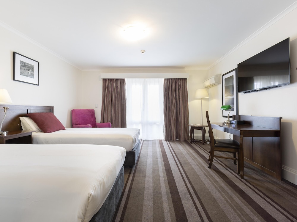 Mercure Canberra 15/41