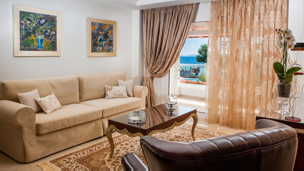 ANTIGONI BEACH HOTEL 59/85
