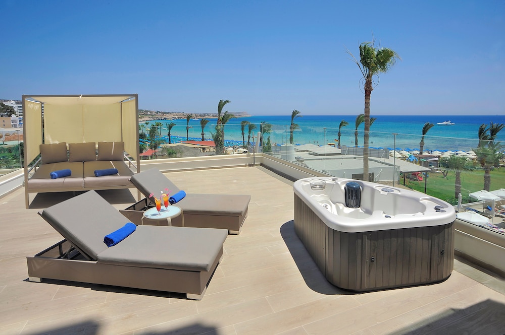 Nelia Beach Hotel & Spa 38/67