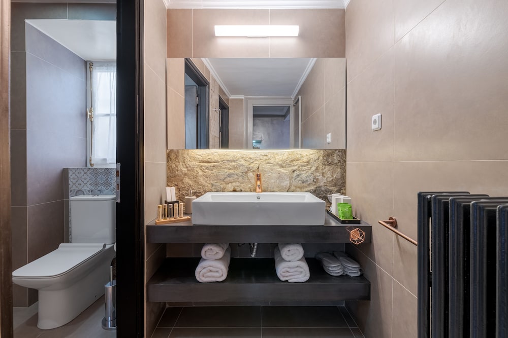 2Mazi Suites 37/47