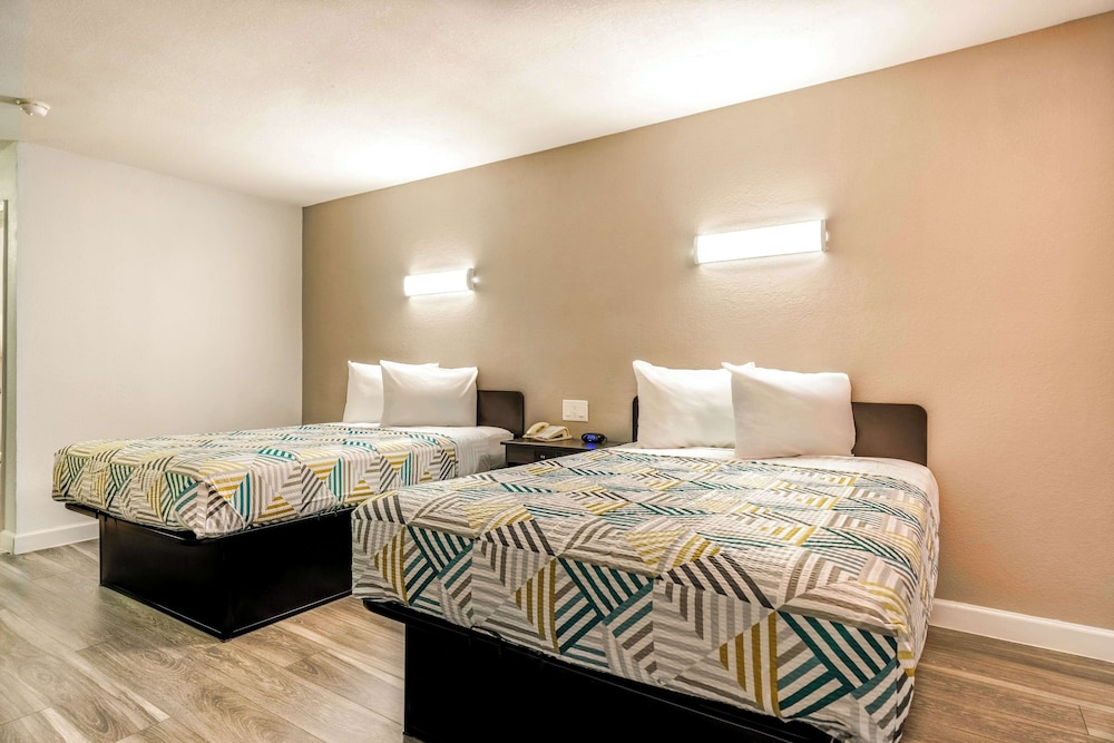 Studio6 Fort Worth, TX -Stockyards East 23/37