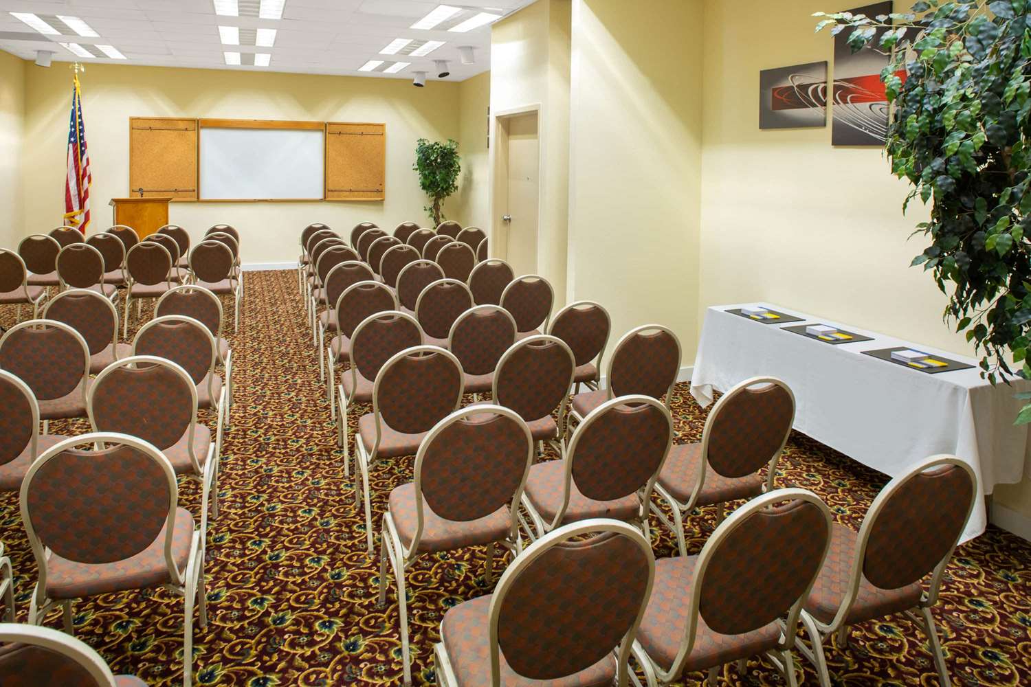 Days Inn Suites Tallahassee Conference Center I 10 Hotel 49/57