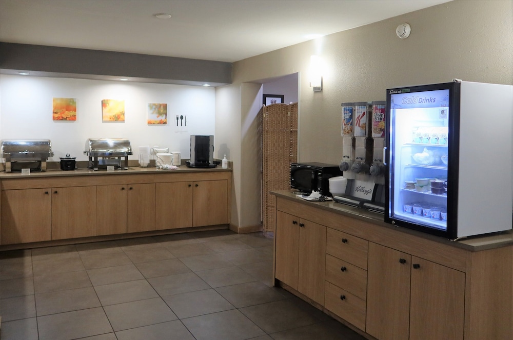GreenTree Inn and Suites Phoenix Sky Harbor 7/65