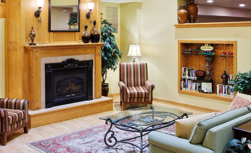 Country Inn & Suites by Radisson, Rock Falls, IL 10/18