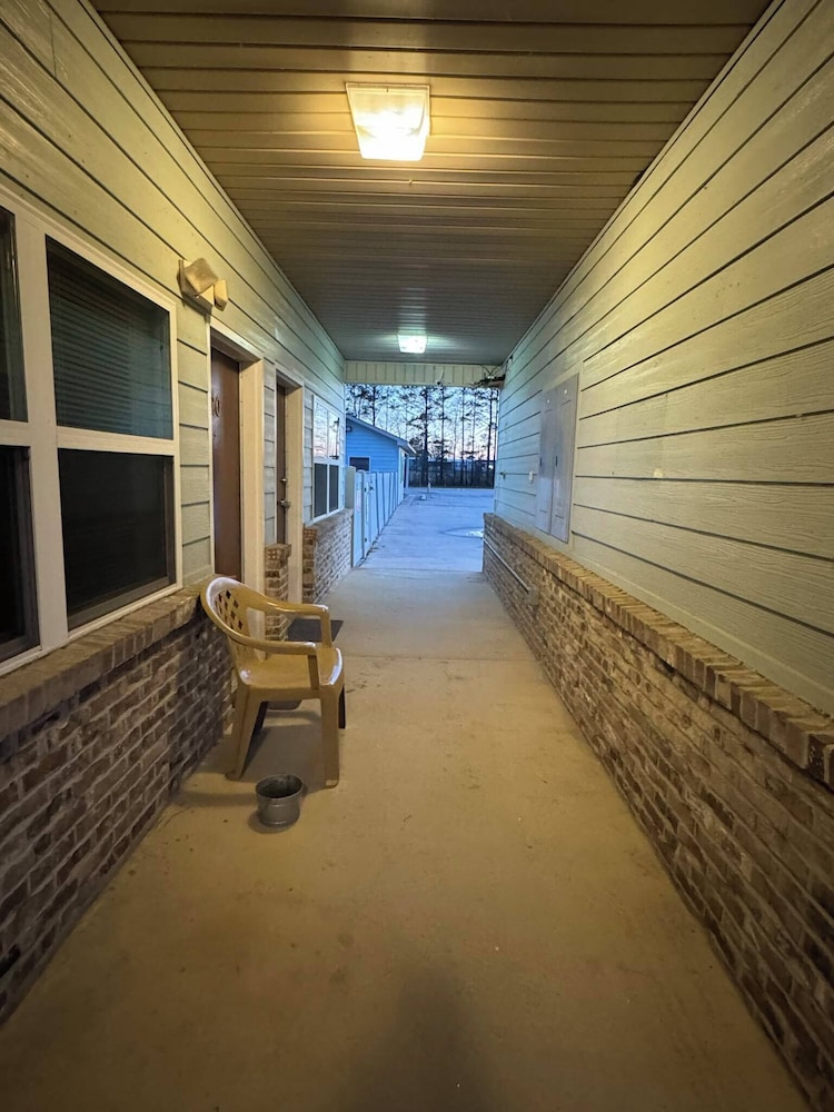 Weiss Lake Lodge 22/64
