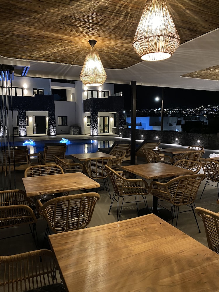 Onyx Hotel & Suites 46/60
