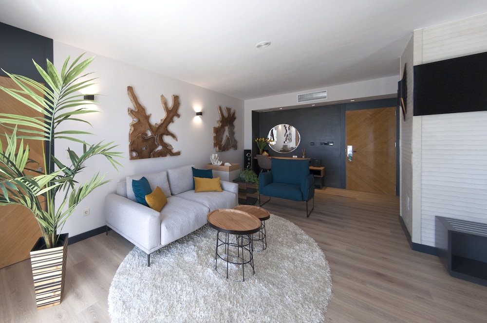 La Laguna Spa And Golf 50/66