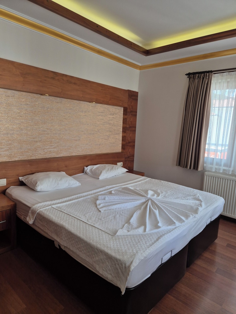 Dinara Hotel 23/66