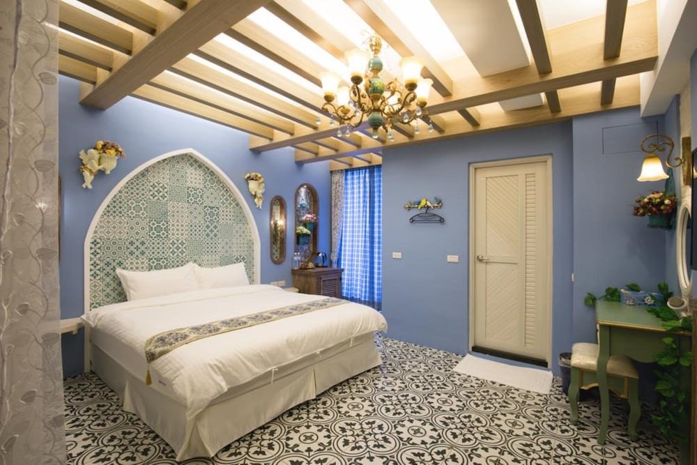 J.T World Funtrip B&B 2/44