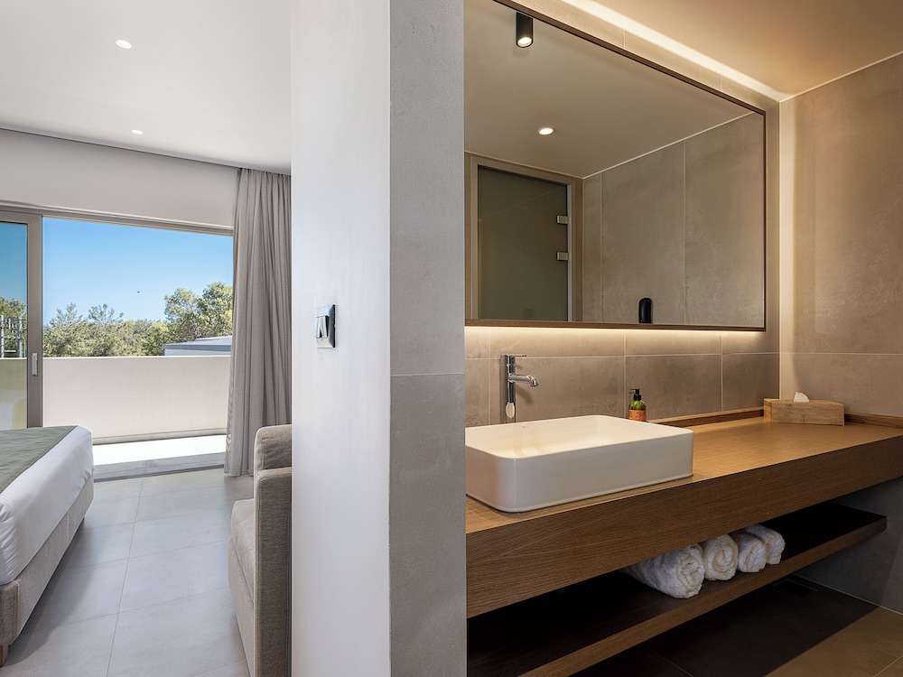 Inea Hotel and Suites 77/78