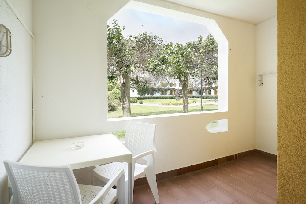Golden Club Cabanas 64/64