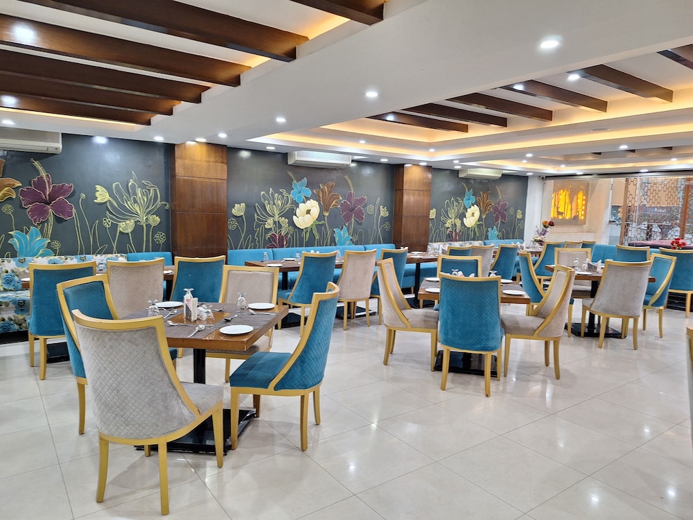 LN Hotels and Resorts 40/48