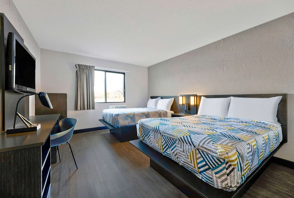 Motel6 Oak Creek, WI 16/53