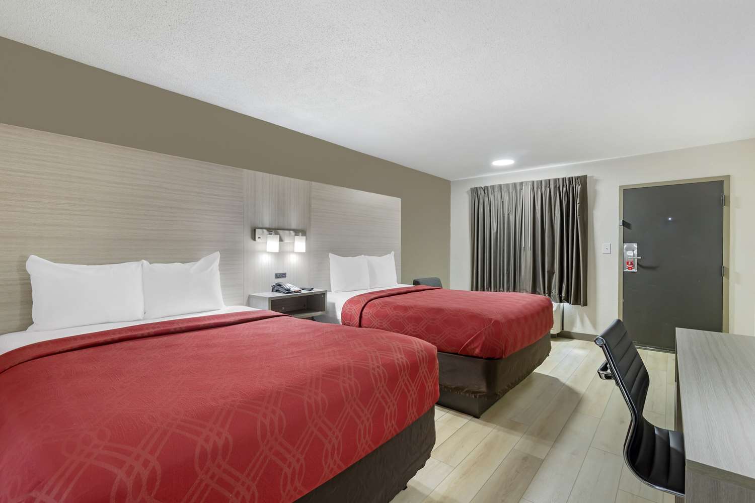 ROOM, 2 QUEEN BEDS, SMOKING
