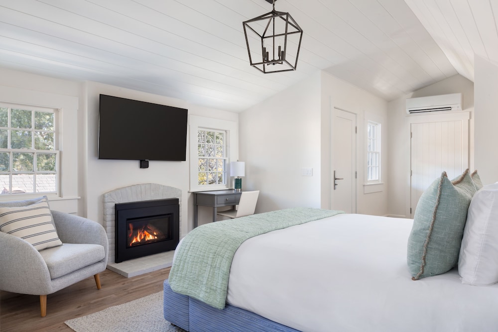 UPSTAIRS, SUITE, MULTIPLE BEDS, MOUNTAIN VIEW, PATIO