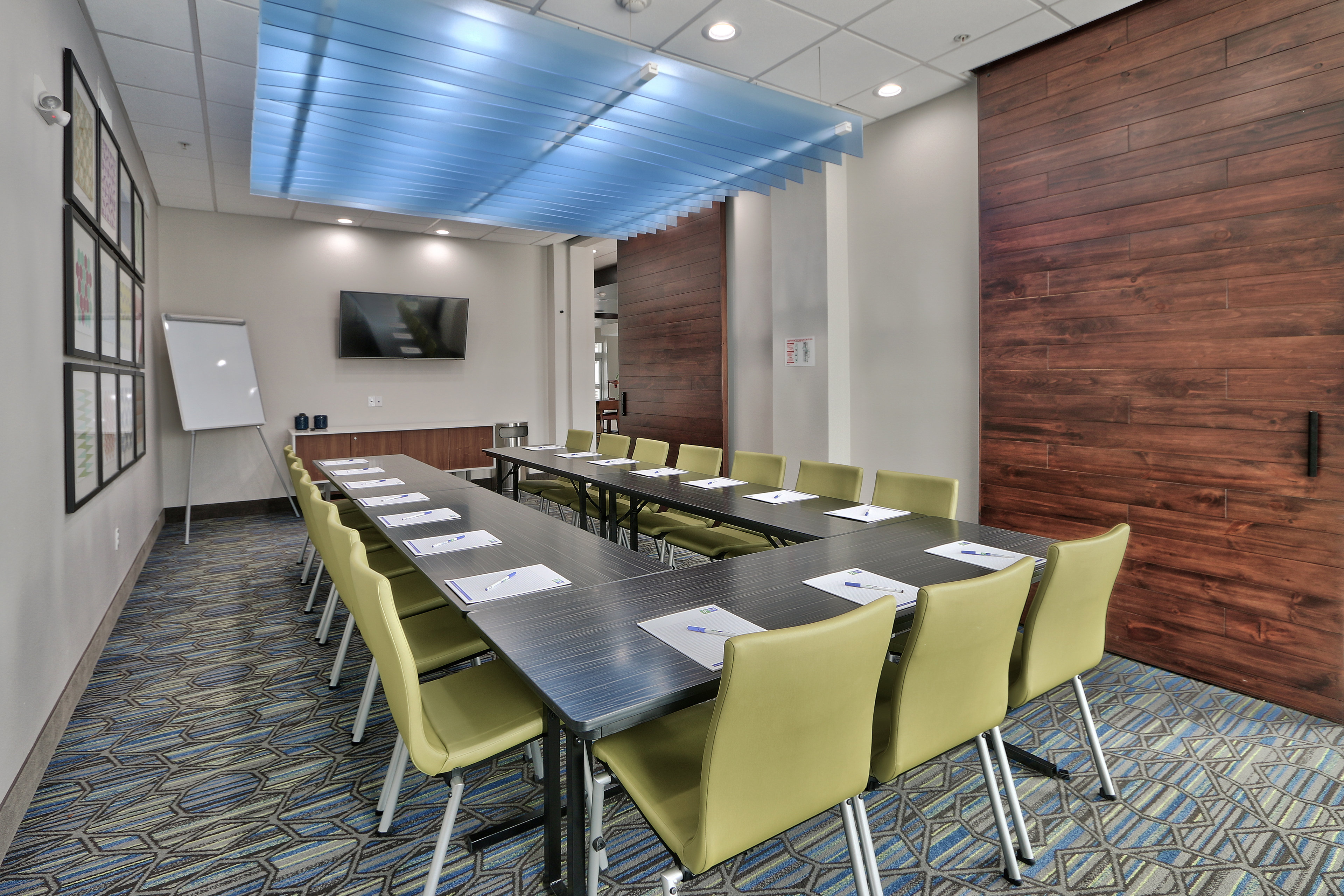 Holiday Inn Express & Suites Houston East - Beltway 8 50/53