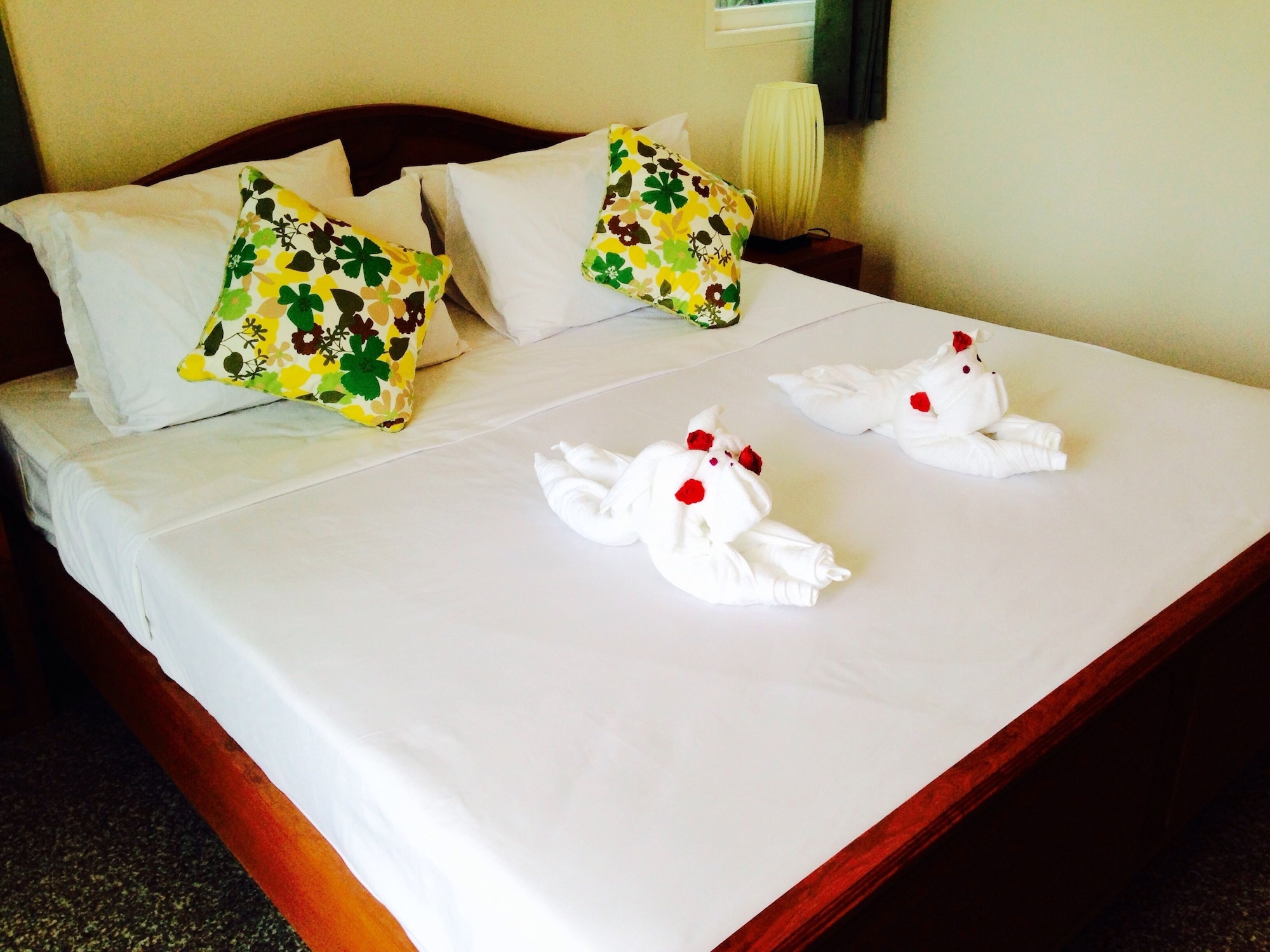1 BEDROOM, SUITE