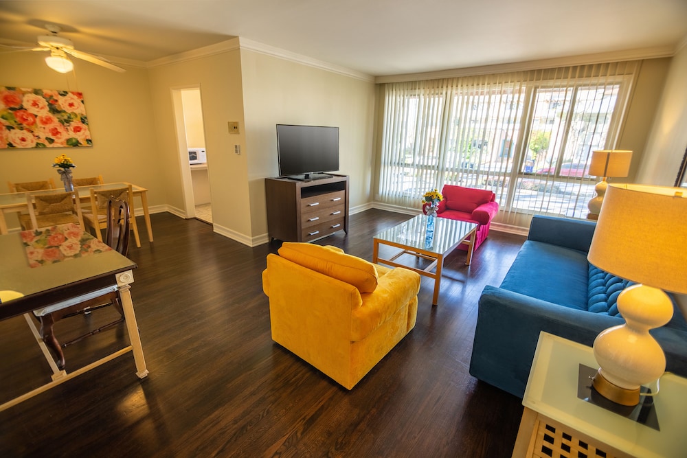 Cal Mar Hotel Suites 22/27