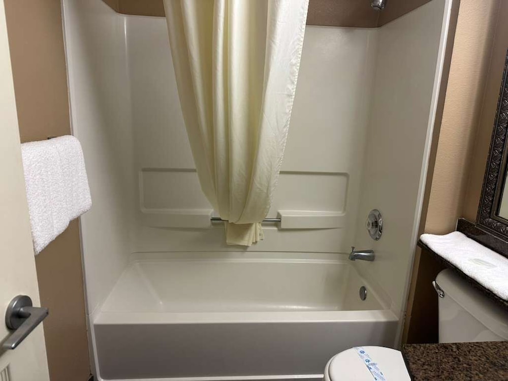 Coratel Inn and Suites By Jasper Ocean Shores 50/50