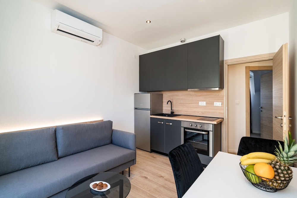 Bacan Serviced Apartments 43/64