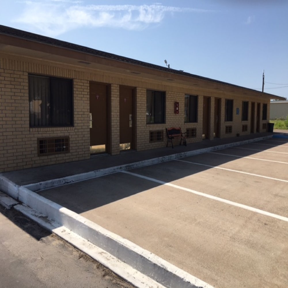 Executive Inn Hebbronville 39/43