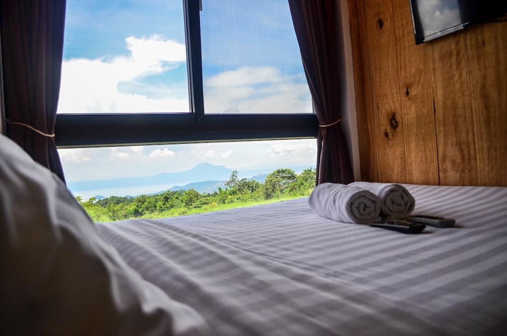 Cabins By Eco Hotel Tagaytay 24/67