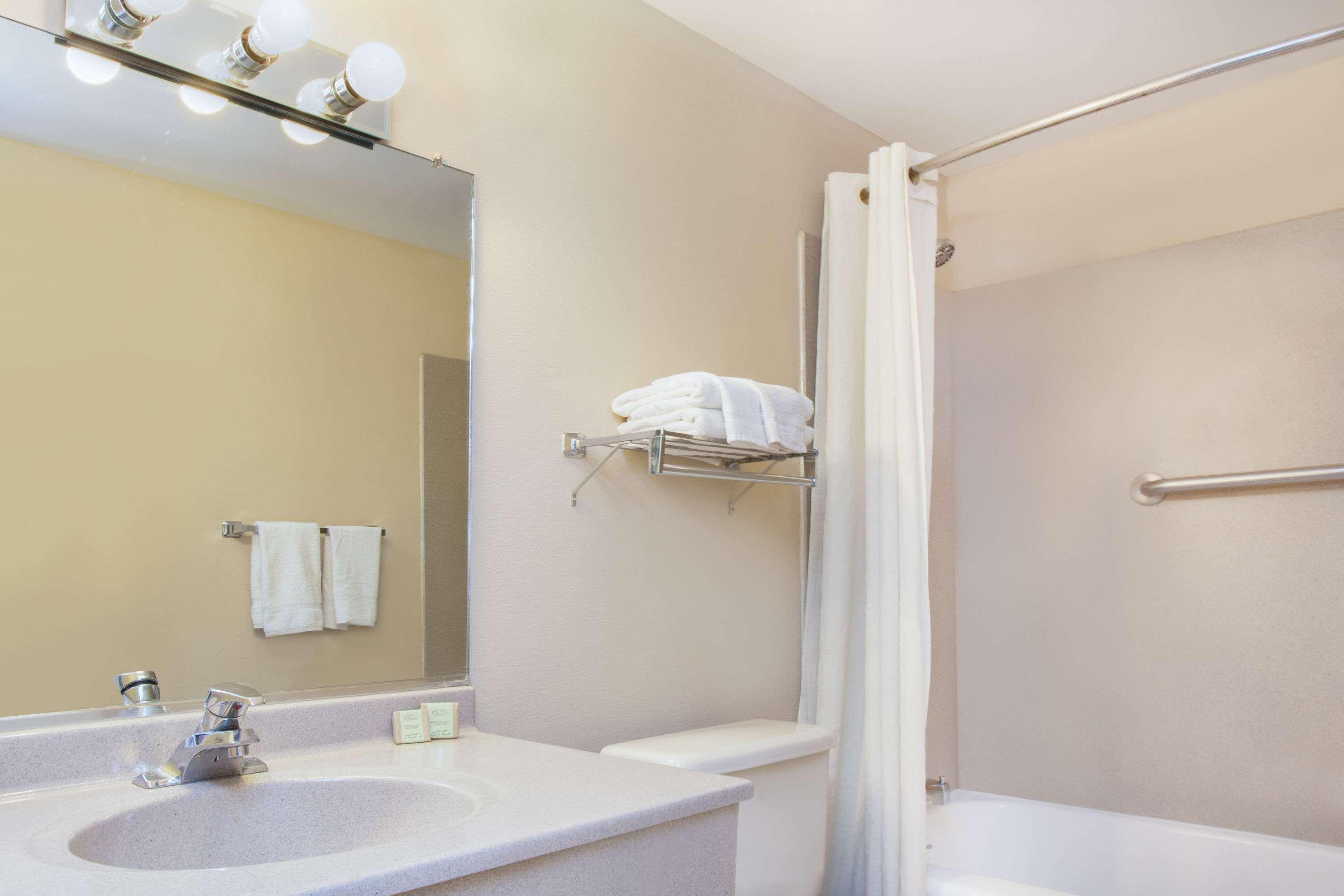 Super 8 by Wyndham Chicago/Rosemont/O'Hare/SE 25/25