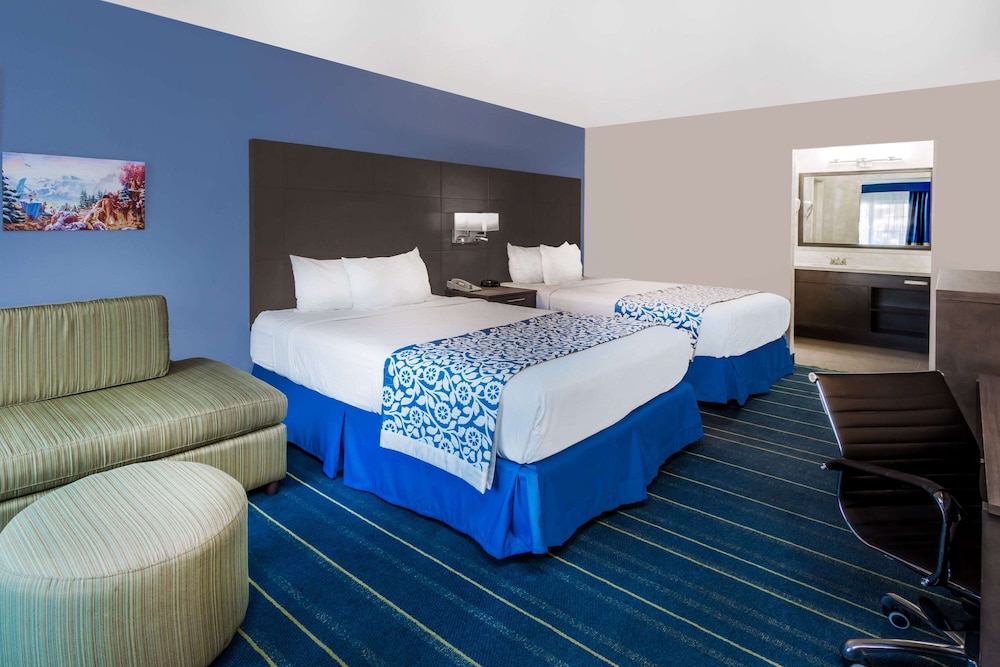 Days Inn & Suites By Wyndham Anaheim At Disneyland Park 21/44