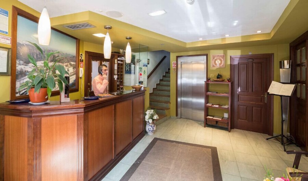 Gran Hotel Cela 13/64